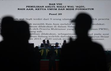 Suasana sidang pleno saat Muktamar Nahdlatul Ulama (NU) ke-34 di UIN Raden Intan, Bandar Lampung, Rabu (22/12/2021). Muktamar NU ke-34 mengusung tema Satu Abad NU: Kemandirian dalam Berkhidmat untuk Peradaban Dunia. ANTARA FOTO/Hafidz Mubarak A/rwa.