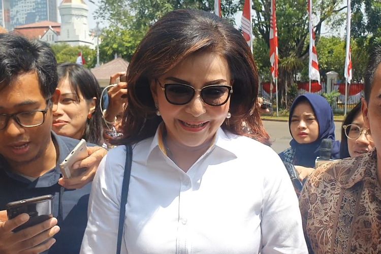 Bupati Minahasa Selatan Christiany Eugenia Paruntu ikut mendatangi Istana Kepresidenan, Jakarta, Senin (21/10/2019) pagi. 