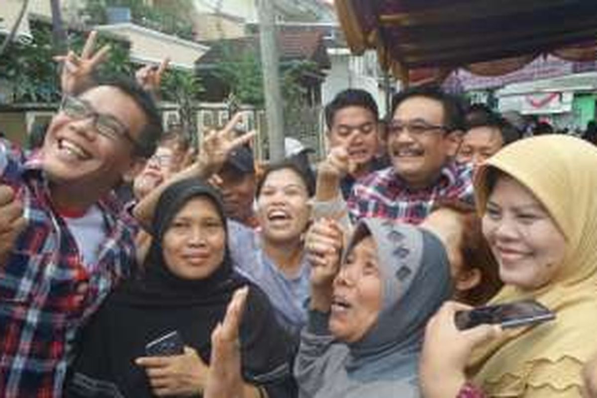 Bakal cawagub DKI Djarot Saiful Hidayat bersama warga Cipinang Cempedak, Cawang Baru, Jatinegara, Minggu (23/10/2016). 