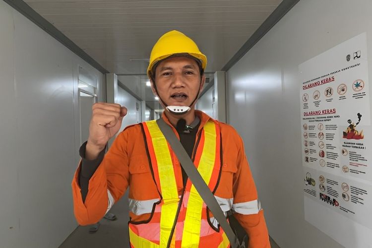 Operator Tower Crane (TC) Proyek Kantor Koordinator Ibu Kota Nusantara (IKN) Anton Kurniawan