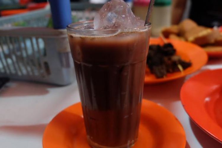 Jack Rudy, sajian susu murni dicampur sirop cokelat dan jahe dari Shi Jack, Solo.