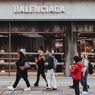 Buntut Polemik Iklan Anak, Toko Balenciaga Jadi Sasaran Vandalisme