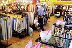 Curhat Pedagang Thrifting di DPR: Sudah Digempur Barang China, Masih Kena Razia