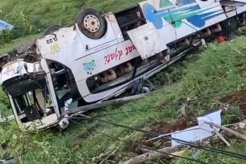 Bus Masuk Jurang di Jalur Puncak, Sopir dan Kernet Terluka