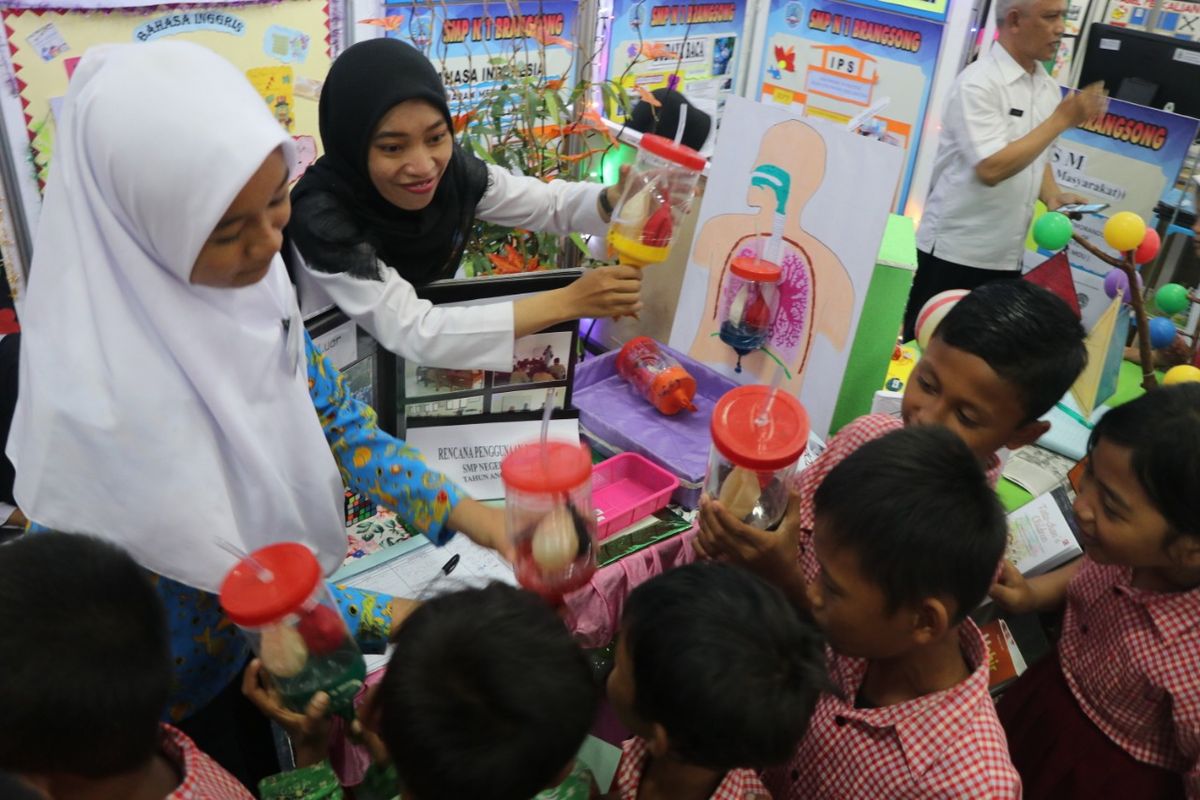 Unjuk karya praktik baik pembelajaran dan manajemen berbasis sekolah dan madrasah mitra Tanoto Foundation di Pendopo Kabupaten Kendal, pada Rabu (31/7/2019).