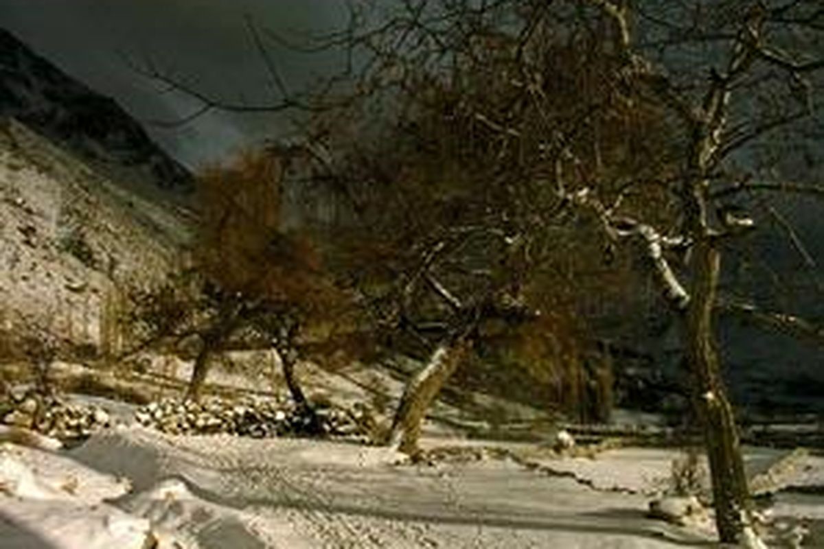 Desa mati yang ditinggal penduduknya di musim dingin.  