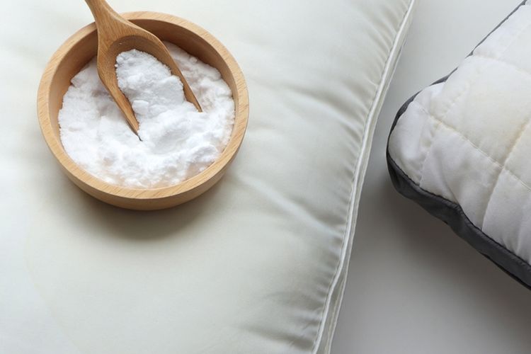 Ilustrasi baking soda untuk membersihkan bantal. 