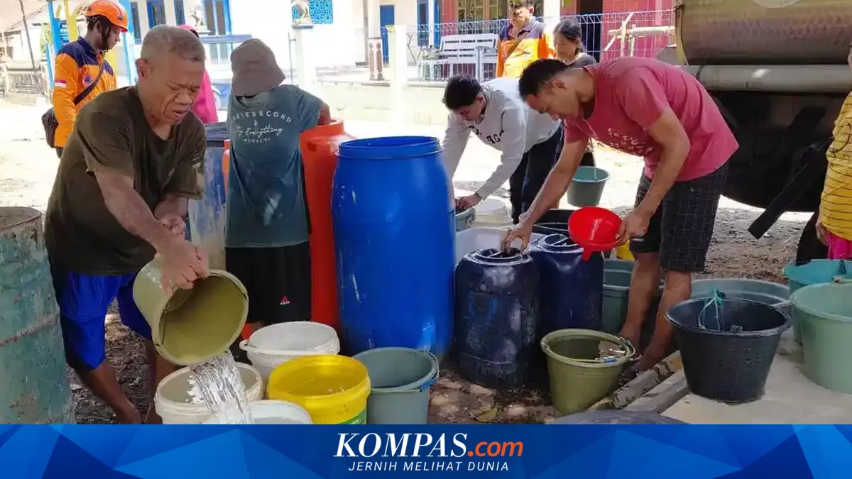 Sumur Mengering sejak 3 Bulan Terakhir, Warga Banyumas Tempuh 1 Kilometer demi Air Bersih