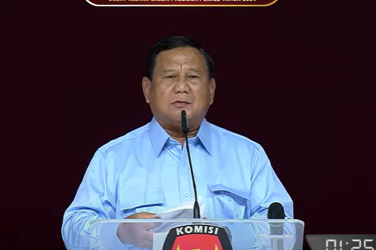 Calon presiden nomor 2 Prabowo Subianto dalam debat kelima Pilpres 2024 yang digelar di Jakarta Convention Center, Jakarta pusat, Minggu (4/2/2024). 