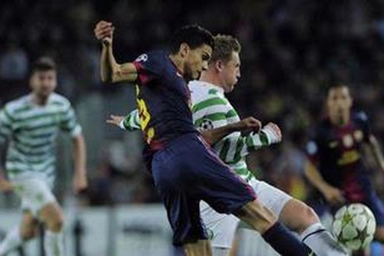 Bek Barcelona, Marc Bartra, menjalani pertandingan perdana musim ini saat menjamu Celtic di Stadion Camp Nou, Selasa (23/10/2012).