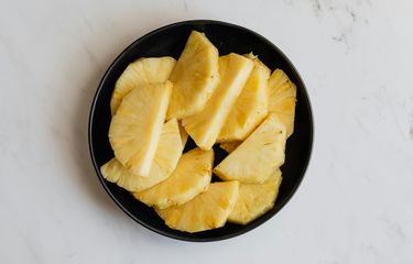 6 Penyakit yang Bisa Diredakan dengan Rutin Makan Nanas, Apa Saja?