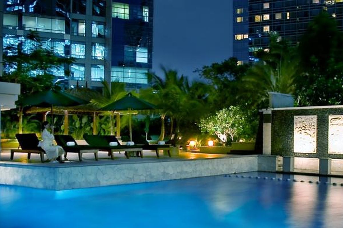 kolam renang di JW Marriott Hotel Jakarta