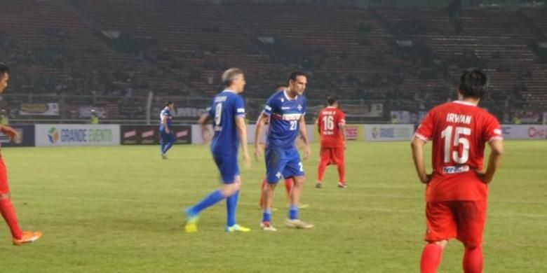 Hernan Crespo merayakan gol Calcio Legend ke gawang Primavera Baretti pada partai ekshibisi di Stadion Utama Gelora Bung Karno, Sabtu (21/5/2016).