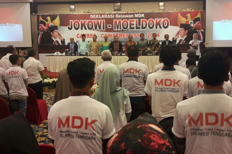 Sekitar 100 orang relawan MDK deklarikan Jokowi-Moeldoko sebegai Capres dan Cawapres di pemilu 2019 nanti. (KOMPAS.COM/KIKI ANDI PATI)