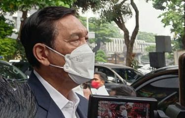 Xotin erini oz sevgilisining xorozini sorishga majbur qildi.