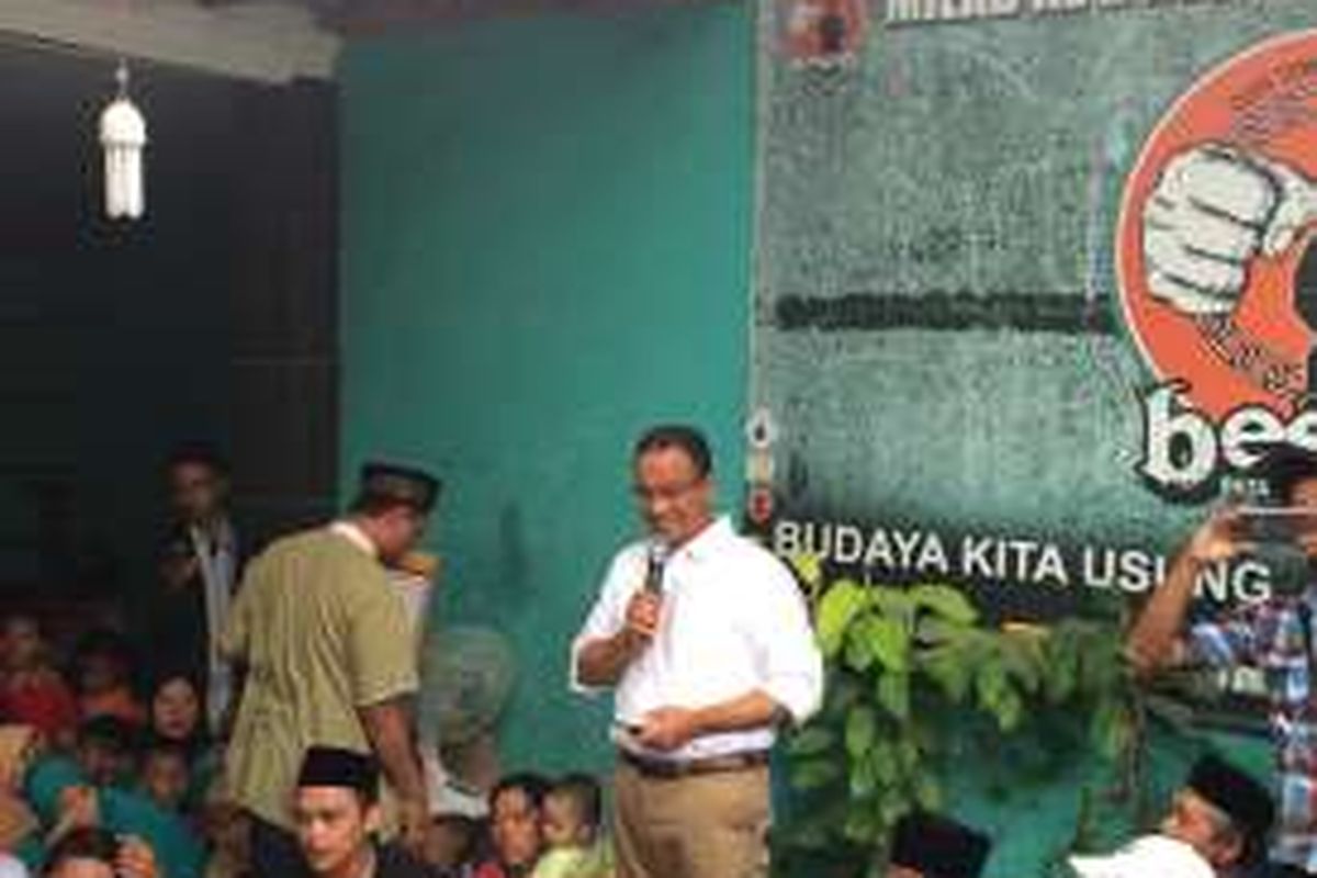 Calon gubernur DKI Jakarta, Anies Baswedan di Kelurahan Semanan, Jakarta Barat, Senin (7/11/2016).