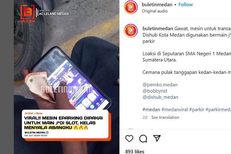  Viral di media sosial diduga juru parkir di Medan, Sumatera Utara, menggunakan alat pembayaran parkir elektronik atau e-parking untuk bermain judi online