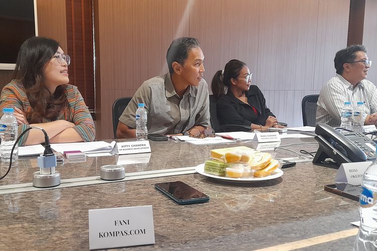 Madu Sudono, President Director Golden Rama Tours & Travel dan tim dalam pertemuannya dengan media di kantor Golden Rama Tours and Travel, Senin (29/8/2024).