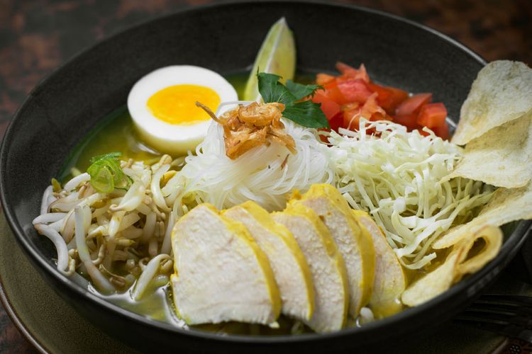 Soto Ayam oleh Restoran Sendok Garpu di Swiss. 