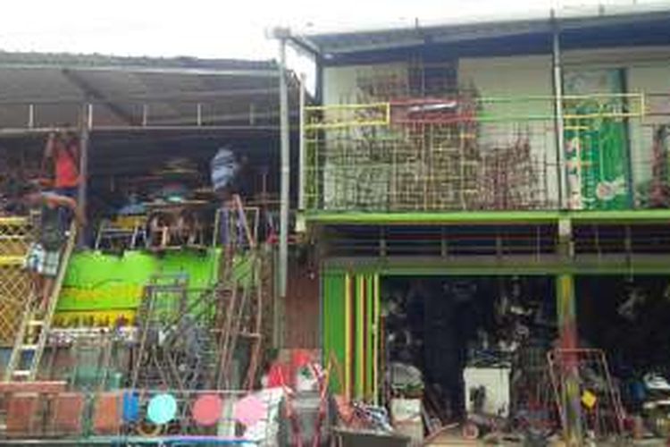 Gudang barang bekas milik Sri Wiyono (48) di Jalan Leyangan, Ungaran Timur, Kabupaten Semarang, menjual barang-barang daur ulang dengan harga miring.