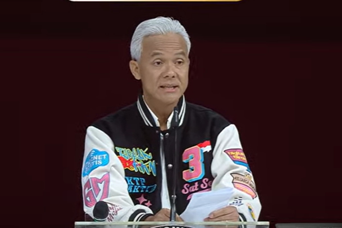 Calon presiden nomor 3 Ganjar Pranowo dalam debat kelima Pilpres 2024 yang digelar di Jakarta Convention Center, Jakarta pusat, Minggu (4/2/2024). 