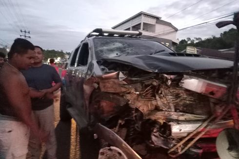 Yaris Tabrak Belakang Bus, Ingat Jaga Jarak Aman Saat di Jalan Tol