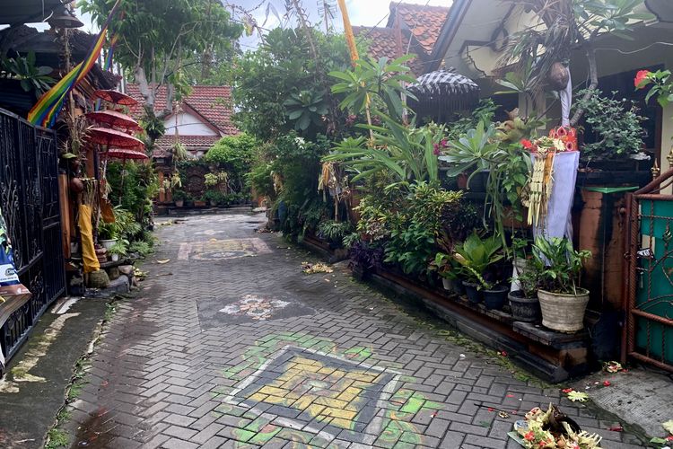 Suasana perayaan Hari Raya Nyepi di Kampung Bali, Kelurahan Harapan Jaya, Kecamatan Bekasi Utara, Kota Bekasi, terasa khidmat, Senin (11/3/2024).