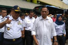 Penumpang Stasiun Gambir Keluhkan Ketakjelasan Jam Keberangkatan