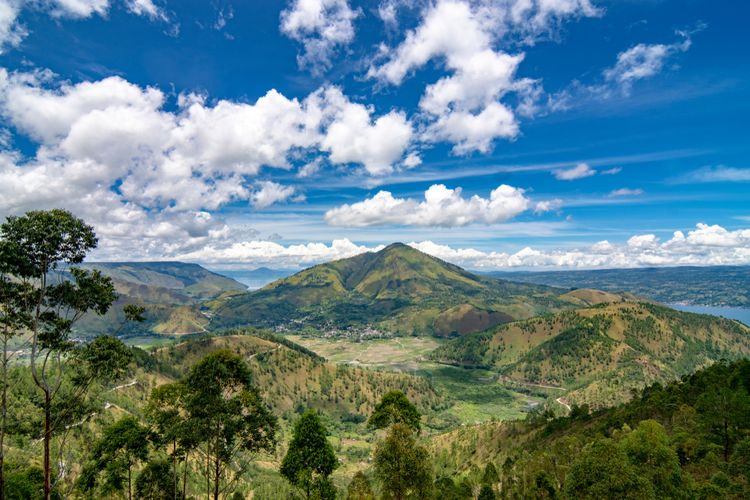 Panatapan Tele, Gunung Pusuk Buhit, salah satu wisata sekitar Danau Toba Sumatera Utara yang bisa dikunjungi.