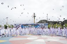 Meluber hingga Jalan, Tumpukan Sampah di Kolong Flyover Ciputat Ditutup Terpal