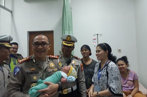 Kunjungi Bayi yang Ditolong Polantas, Dirlantas PMJ Senang Namanya Dipakai Orangtua Bayi