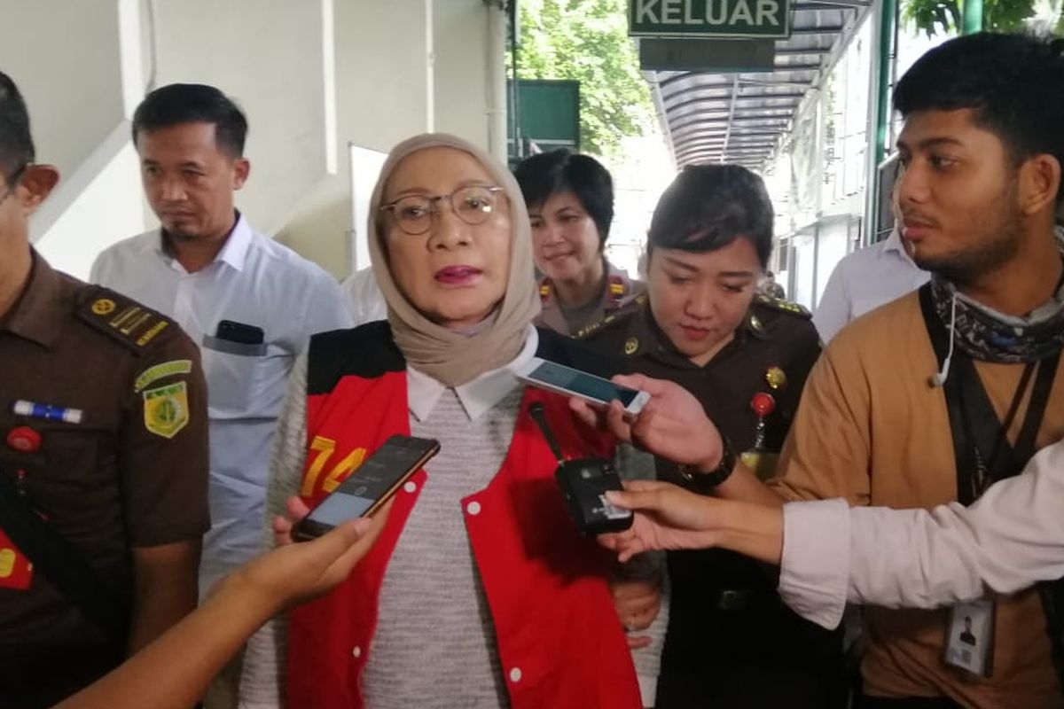 Terdakwa kasus penyebaran berita bohong atau hoaks Ratna Sarumpaet tiba di Pengadilan Negeri Jakarta Selatan untuk menjalani sidang pemeriksaan saksi, Kamis (9/5/2019).