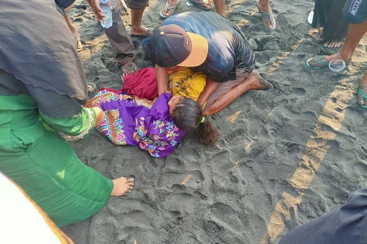 Satu wisatawan terseret ombak di pantai Glagah, Kalurahan Glagah, Kapanewon Temon, Kabupaten Kulon Progo, Daerah Istimewa Yogyakarta. Korban usia 11 tahun berhasil diselamatkan dan kini dalam perawatan di Rumah Sakit Rizki Amalia Temon.