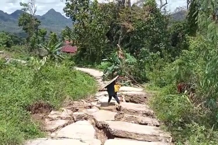 Longsor, Puluhan Rumah Rusak Parah di Enrekang Tiga Desa Terisolasi