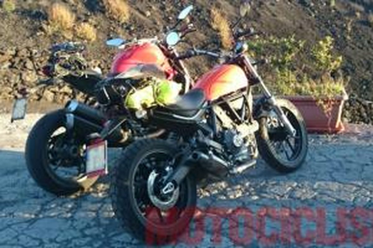 Spyshot Ducati Scrambler bermesin kecil yang disinyalir Scrambler 400.