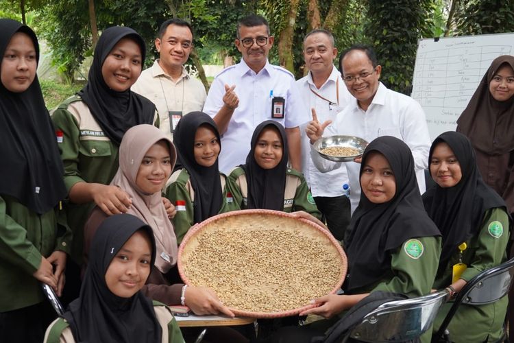 Kunjungan Kepala Badan Bahasa Hafidz Muksin dan tim ke Balai Besar Pengembangan Penjaminan Mutu Pendidikan Vokasi (BBPPMPV) Pertanian, Cianjur, 11 September 2025.