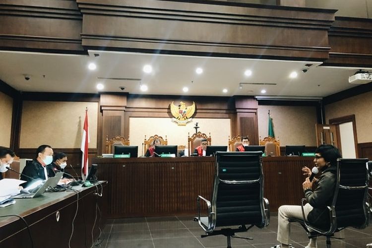 Kader Partai Golkar Aliza Gunado hadir sebagai saksi dalam persidangan dugaan suap pengurusan perkara di KPK dengan terdakwa mantan Wakil Ketua DPR Azis Syamsuddin. Sidang berlangsung di Pengadilan Tindak Pidana Korupsi (Tipikor) Jakarta, Kamis (30/12/2021). 