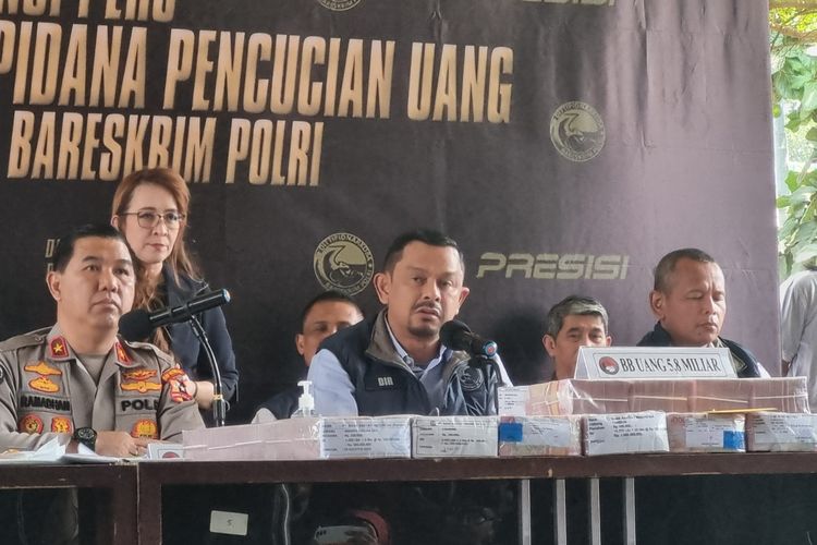 Direktur Tindak Pidana Narkoba Bareskrim Brigjen Mukti Juharsa saat konferensi pers di Mabes Polri, Jakarta, Kamis (24/8/2023).