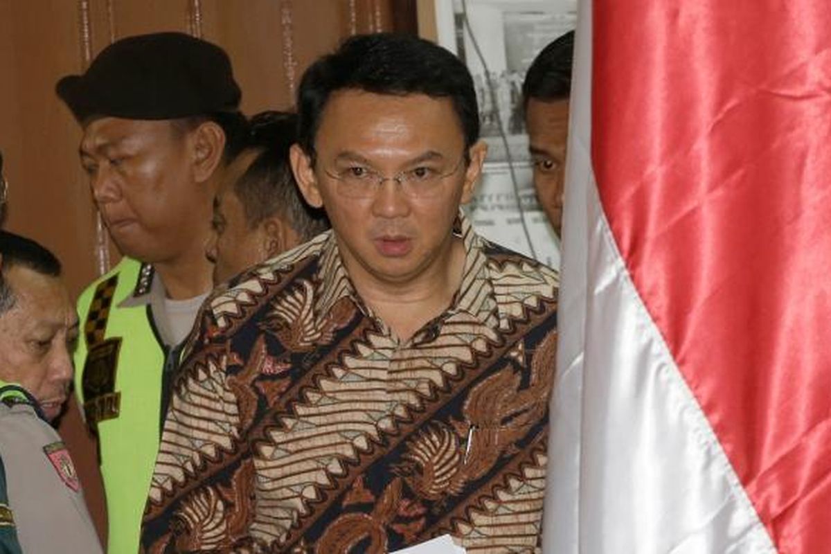 Gubernur nonaktif DKI Jakarta Basuki Tjahaja Purnama atau Ahok memasuki ruang sidang di Pengadilan Negeri Jakarta Utara, Jakarta, Selasa (13/12/2016).