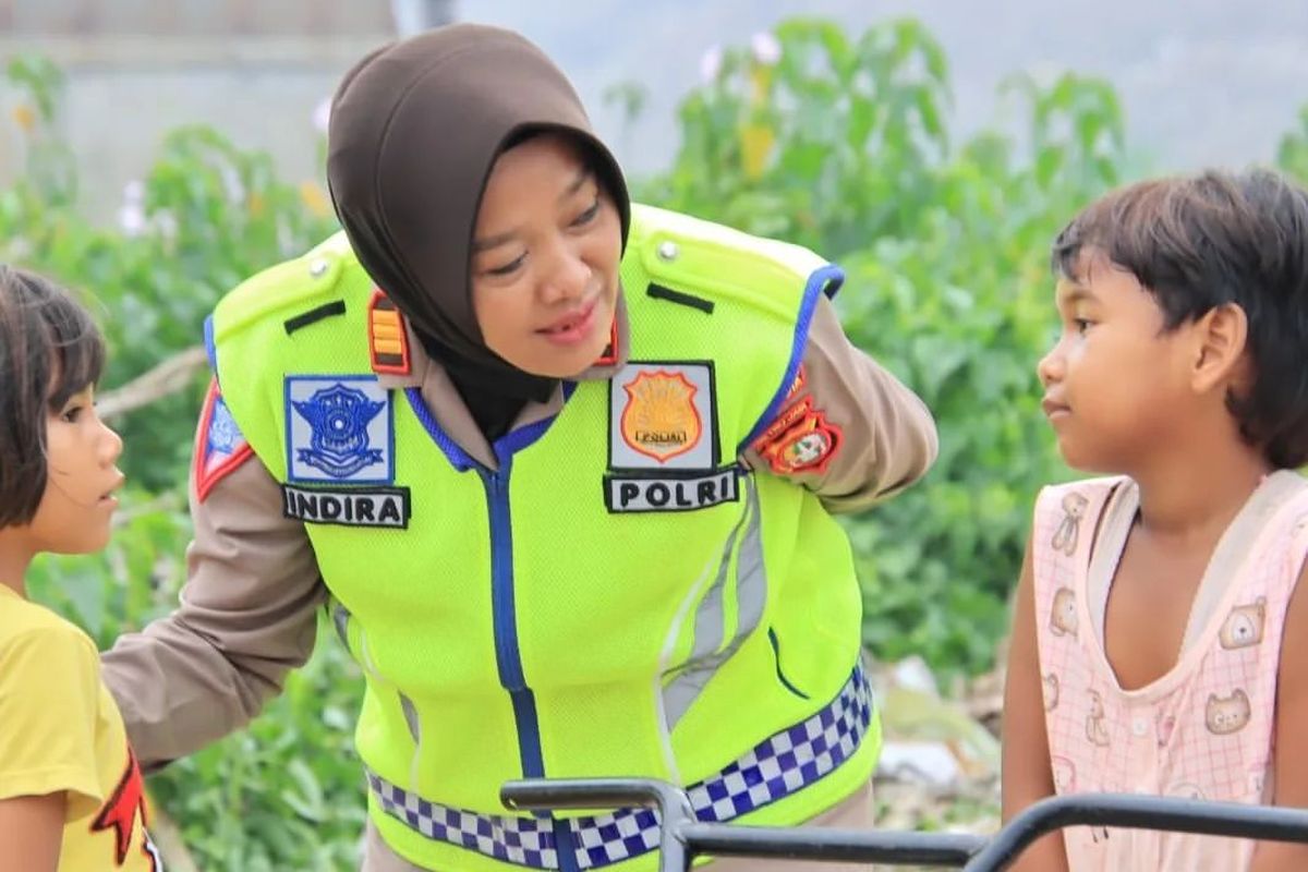 Ini Sosok AKP Indira, Polwan yang Viral karena Atur Lalin Saat Hujan Deras di Bekasi