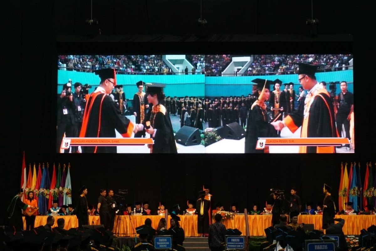 Unika Atma Jaya (UAJ) menggelar acara Wisuda Sarjana ke-73 dan Pascasarjana ke-47 di Gedung Jakarta Convention Center, Jakarta (14/5/2019) bagi 953 wisudawan terdiri dari 844 lulusan program sarjana dan 104 lulusan program pascasarjana.  