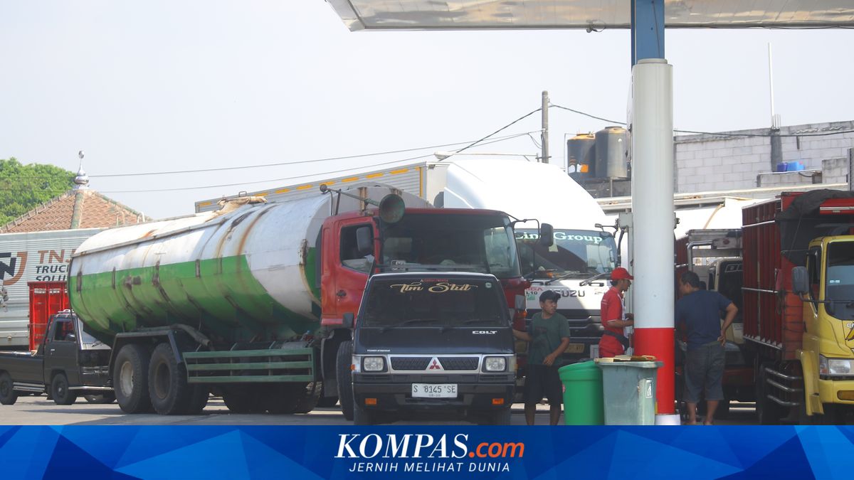 Solar Sulit Didapat, Antrean Truk Mengular di Sejumlah SPBU Mojokerto