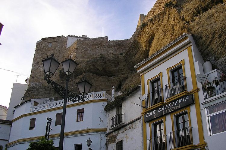 Setenil de las Bodegas, sebuah kota di bawah batu yang ada di Spanyol.