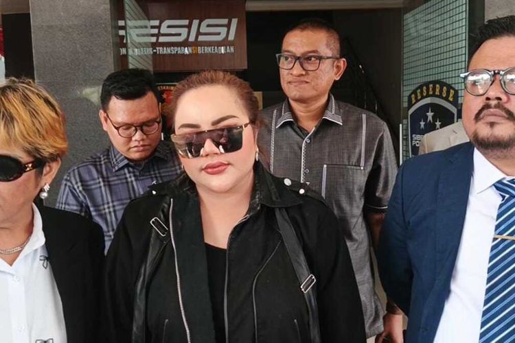 Diperiksa 6 Jam Terkait Video Syur, Lisa Mariana Lesu: Maaf Ya, Power Aku Sudah Habis Tadi