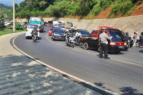 Jalur Gentong Tasikmalaya Macet 10 Kilometer, Polisi Bolak-balik Urai Kepadatan Kendaraan