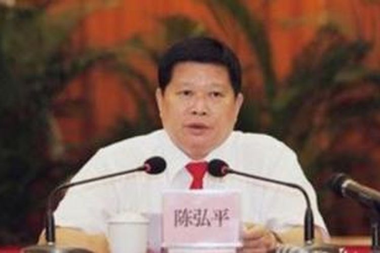 Chen Hongping, mantan pejabat China yang disidang setelah menggelapkan uang negara untuk membangun makam pribadinya.