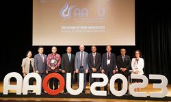 Rektor Universitas Terbuka Tutup Rangkaian 36th AAOU Annual Conference 2023