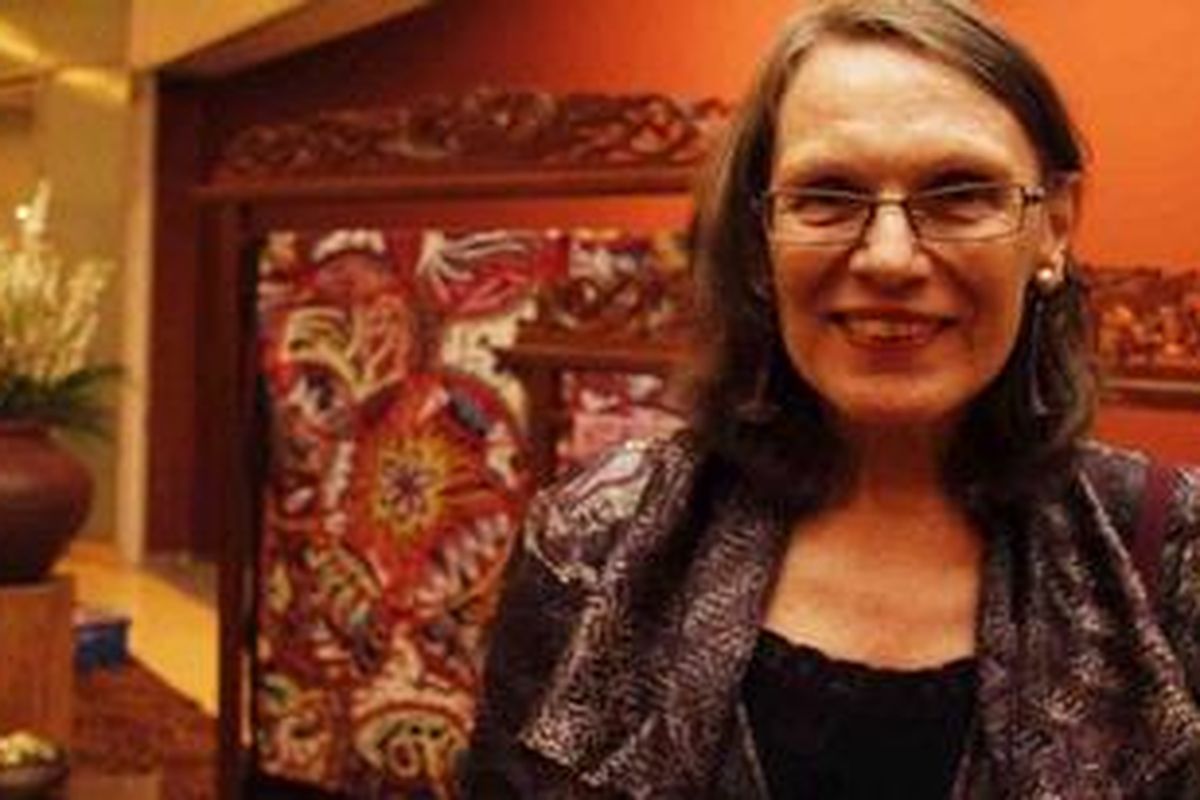 Pengabdian Nia Fliam dalam eksplorasi batik di Indonesia selama 27 tahun merupakan wujud rasa cinta pada Indonesia