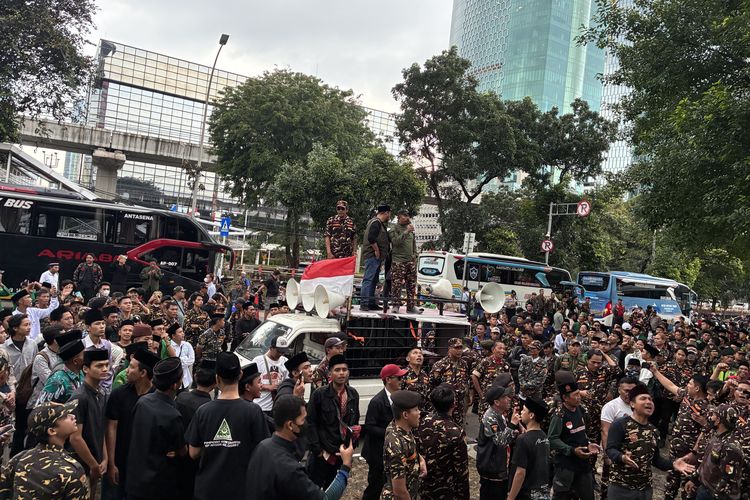 Yaqut Diperiksa, Massa Banser Geruduk Gedung KPK