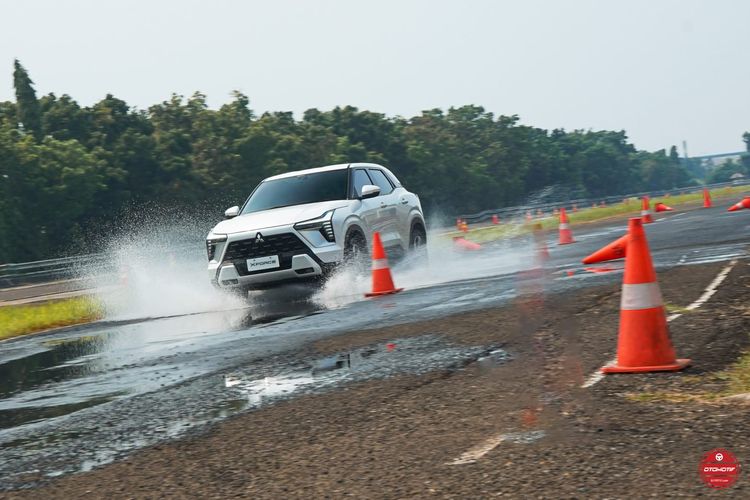 Test drive Mitsubishi XForce di trek basah pada Bridgestone Proving Ground